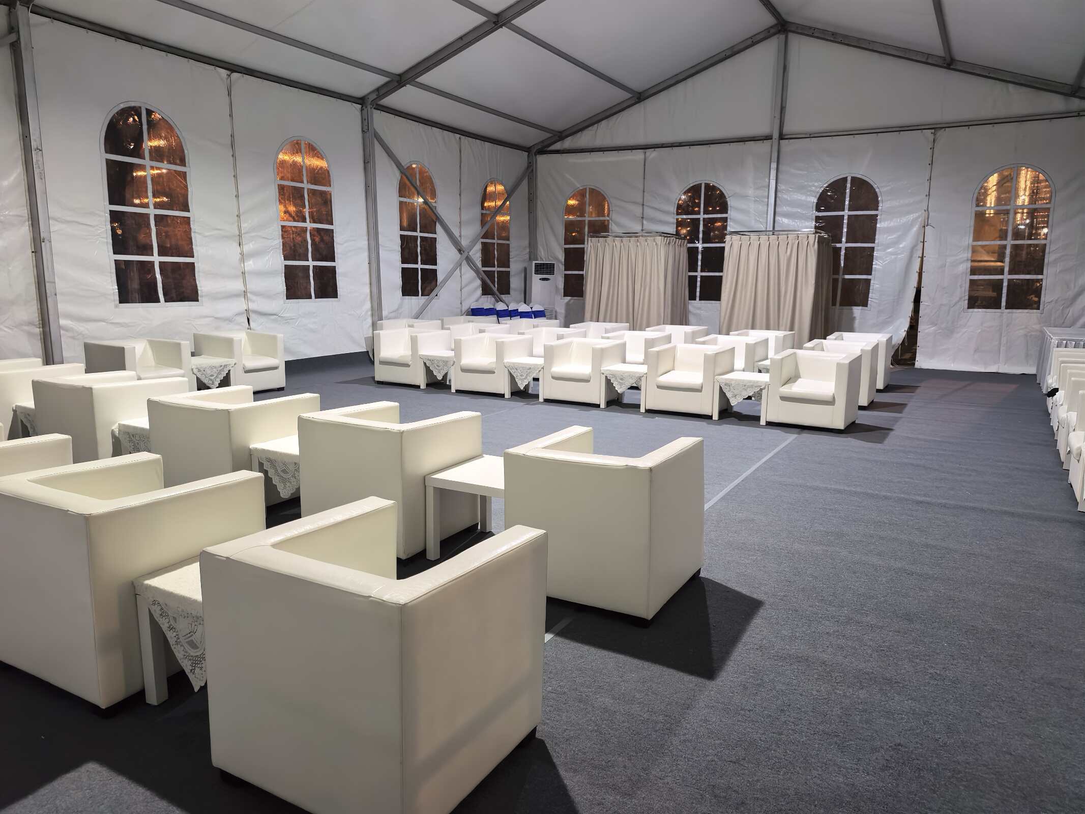 黄石马拉松篷房铁马出租，领导休息篷房沙发桌椅